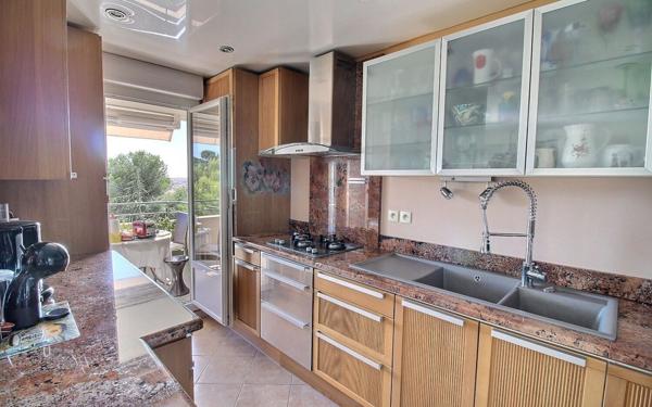 Appartement à vendre    3 pièces • 65,32 m2 Marseille 14