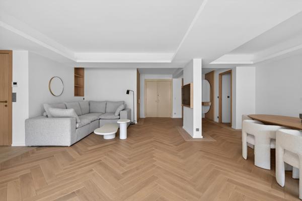 Appartement Familial Lumineux refait à neuf  avec climatisation intégrale au Coeur du 16ème avec un balcon de 10m2
