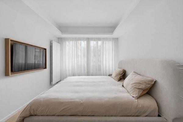 Appartement Familial Lumineux refait à neuf  avec climatisation intégrale au Coeur du 16ème avec un balcon de 10m2