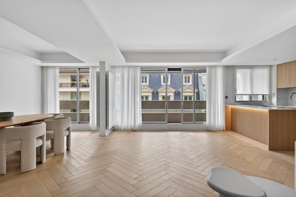 Appartement Familial Lumineux refait à neuf  avec climatisation intégrale au Coeur du 16ème avec un balcon de 10m2