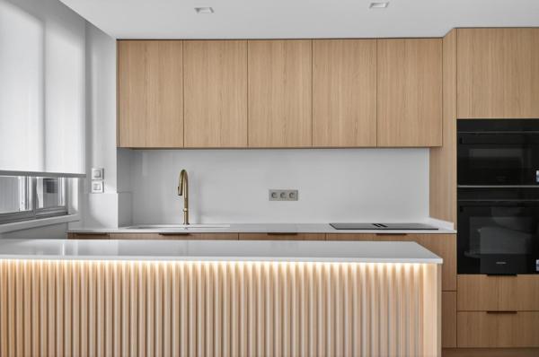 Appartement Familial Lumineux refait à neuf  avec climatisation intégrale au Coeur du 16ème avec un balcon de 10m2