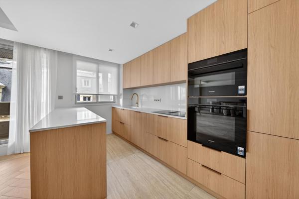 Appartement Familial Lumineux refait à neuf  avec climatisation intégrale au Coeur du 16ème avec un balcon de 10m2