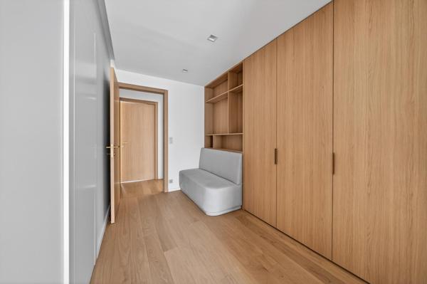 Appartement Familial Lumineux refait à neuf  avec climatisation intégrale au Coeur du 16ème avec un balcon de 10m2