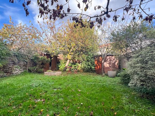 A vendre - Maison angevine de 122 m² avec 4 chambres et 2 bureaux, jardin et cave "Angers Jeanne d'Arc-Maître Ecole"