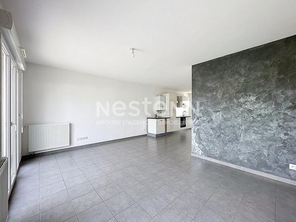 A VENDRE Angers Ouest Bouchemaine proche lac de Maine secteur la Croisette, maison récente 3 chambres, cuisine ouverte aménagée équipée, terrasse, jardinet clos, garage fermé plus parking.