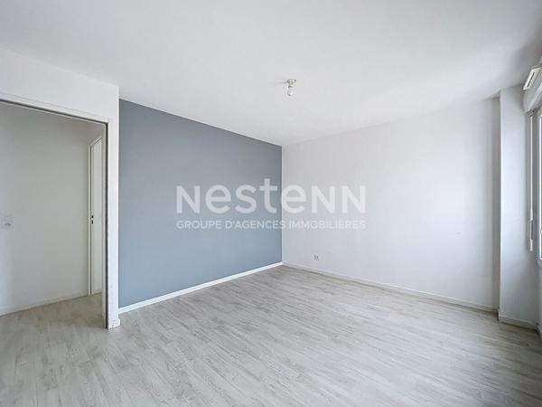 A VENDRE Angers Ouest Bouchemaine proche lac de Maine secteur la Croisette, maison récente 3 chambres, cuisine ouverte aménagée équipée, terrasse, jardinet clos, garage fermé plus parking.