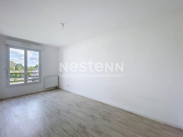 A VENDRE Angers Ouest Bouchemaine proche lac de Maine secteur la Croisette, maison récente 3 chambres, cuisine ouverte aménagée équipée, terrasse, jardinet clos, garage fermé plus parking.