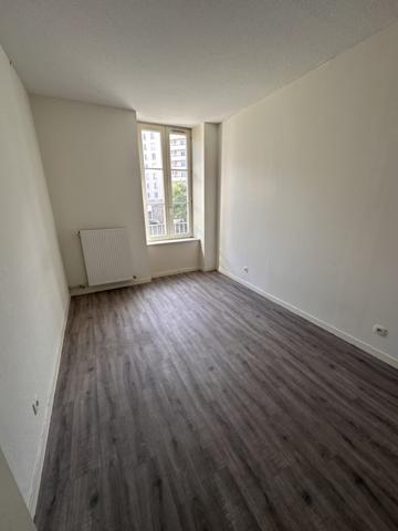 T4 en plein centre ville avec balcon, cave et stationnement