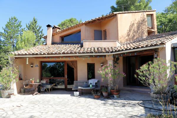 Lioux (84220) Maison d'architecte à Lioux