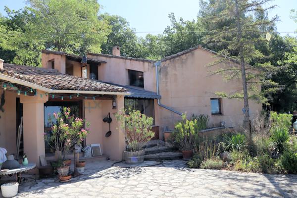 Lioux (84220) Maison d'architecte à Lioux