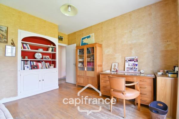 Maison PLAIN PIED à vendre 6 pièces SAINT JEAN D'ANGELY (17) avec jardin clos et garage