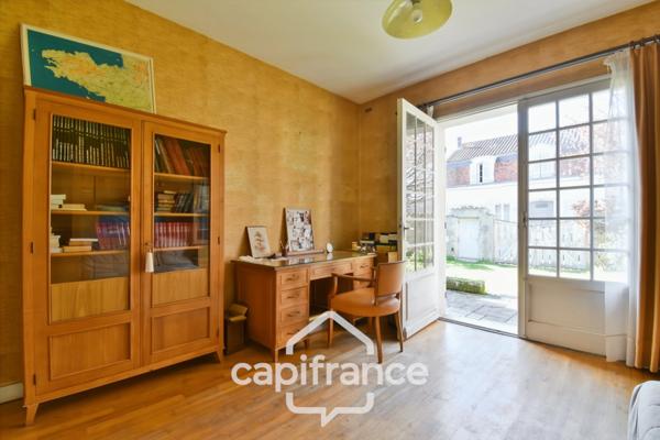 Maison PLAIN PIED à vendre 6 pièces SAINT JEAN D'ANGELY (17) avec jardin clos et garage