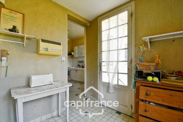Maison PLAIN PIED à vendre 6 pièces SAINT JEAN D'ANGELY (17) avec jardin clos et garage