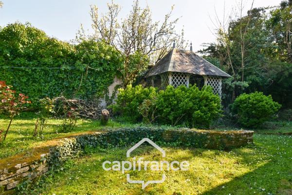 Maison PLAIN PIED à vendre 6 pièces SAINT JEAN D'ANGELY (17) avec jardin clos et garage