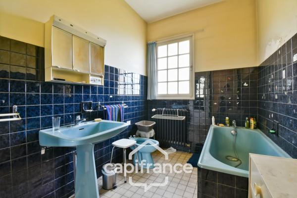 Maison PLAIN PIED à vendre 6 pièces SAINT JEAN D'ANGELY (17) avec jardin clos et garage