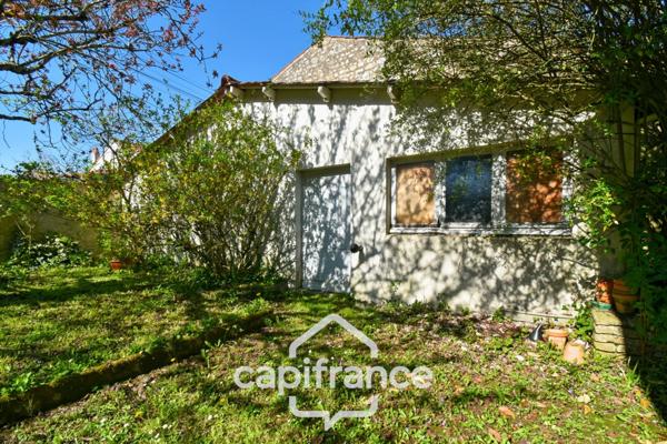 Maison PLAIN PIED à vendre 6 pièces SAINT JEAN D'ANGELY (17) avec jardin clos et garage