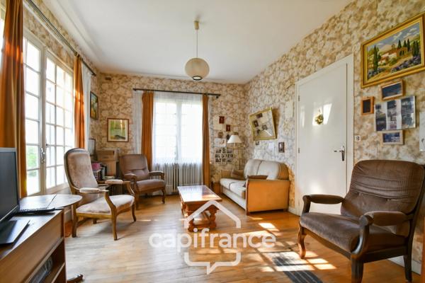 Maison PLAIN PIED à vendre 6 pièces SAINT JEAN D'ANGELY (17) avec jardin clos et garage