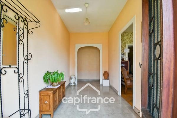 Maison PLAIN PIED à vendre 6 pièces SAINT JEAN D'ANGELY (17) avec jardin clos et garage