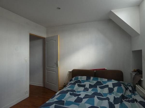 A 10 mns de la gare TGV de LAMBALLE, Maison  9 pièces de 270 m2  sur un terrain de 5 560m2