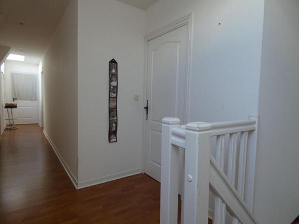 A 10 mns de la gare TGV de LAMBALLE, Maison  9 pièces de 270 m2  sur un terrain de 5 560m2