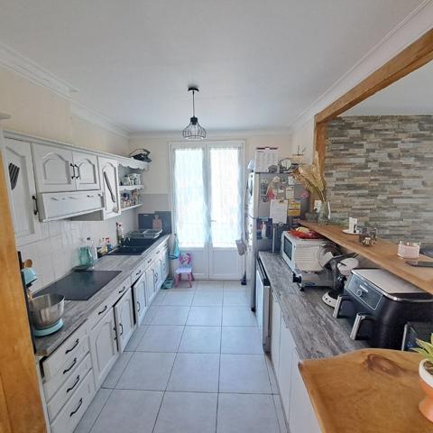 A VENDRE MAISON SANS TRAVAUX 7 CHAMBRES / JARDIN / ATELIER