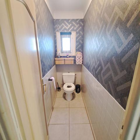 A VENDRE MAISON SANS TRAVAUX 7 CHAMBRES / JARDIN / ATELIER