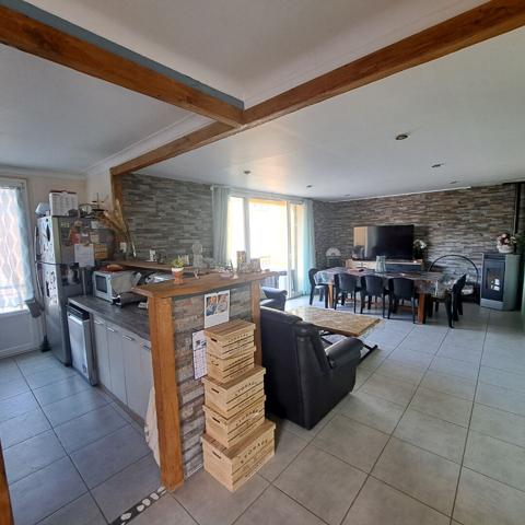 A VENDRE MAISON SANS TRAVAUX 7 CHAMBRES / JARDIN / ATELIER