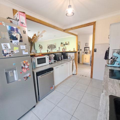 A VENDRE MAISON SANS TRAVAUX 7 CHAMBRES / JARDIN / ATELIER