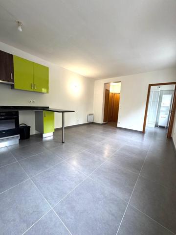 Studio récent (2007) de 28m2 + Pkg!!!