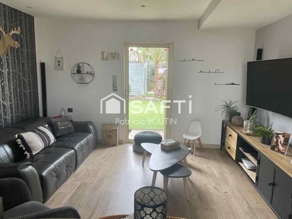 BEAU PAVILLON DE 5 CHAMBRES ET GARAGE + JARDIN ET PISCINE A FORS