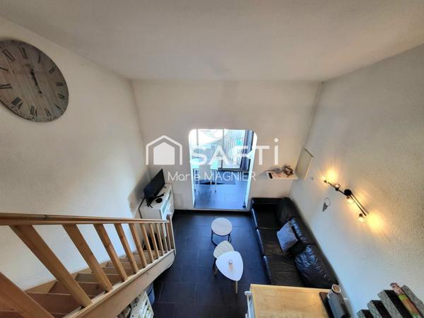 RARE SUR LE SECTEUR DUPLEX T2 CABINE de 24m2 avec véranda /terrasse et parking privatif, dans une résidence sécurisée avec piscine - proche centre ville et commerces COGOLIN