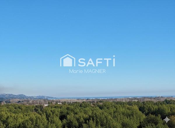 RARE SUR LE SECTEUR DUPLEX T2 CABINE de 24m2 avec véranda /terrasse et parking privatif, dans une résidence sécurisée avec piscine - proche centre ville et commerces COGOLIN