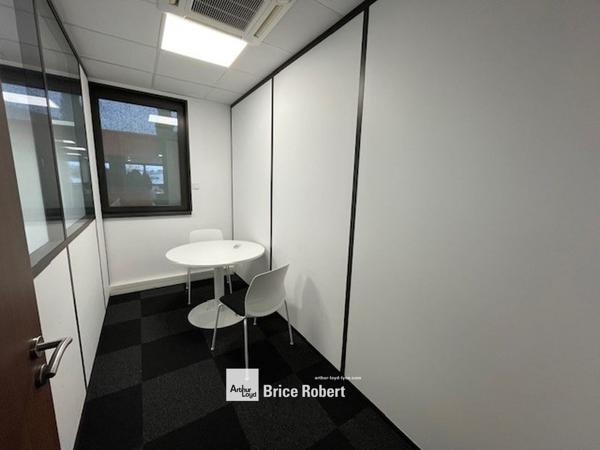 Bureaux à vendre ou à louer à Champagne-au-Mont-d'Or lumineux et modulables