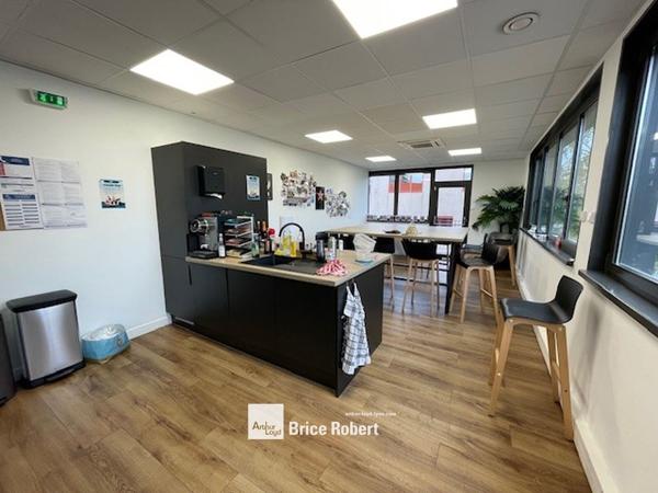Bureaux à vendre ou à louer à Champagne-au-Mont-d'Or lumineux et modulables