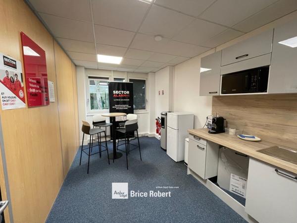 Location bureaux lumineux avec accès transports à Bron Les Citadelles