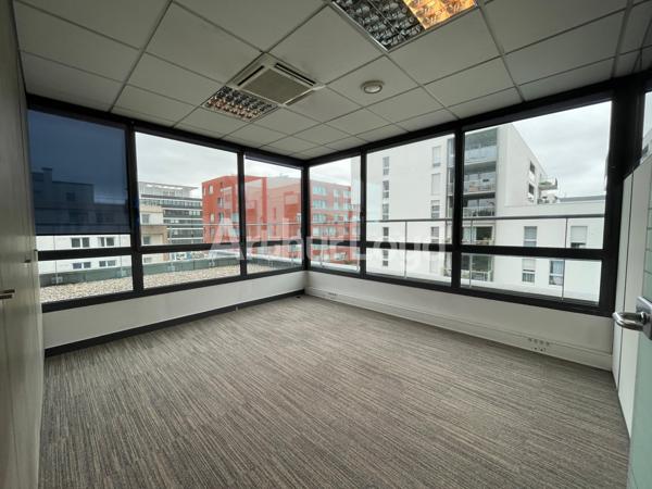 Bureaux à louer ou à vendre à Lille avec terrasse privative et parkings sécurisés