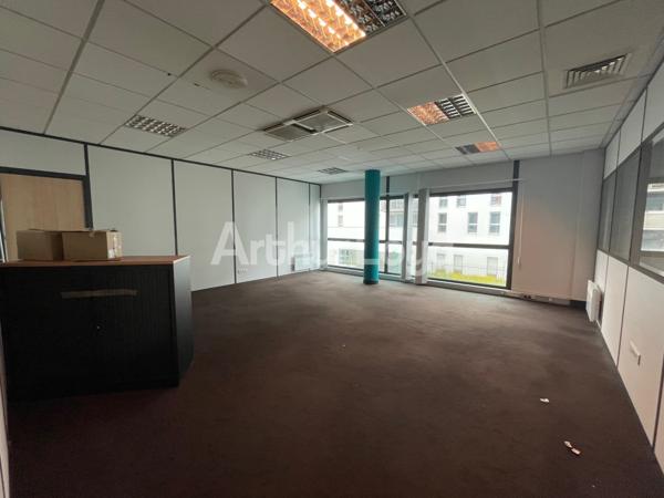 Bureaux à louer ou à vendre à Lille avec terrasse privative et parkings sécurisés
