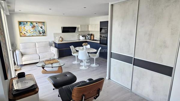 Vente                                                      Appartement
                        
                     3 pièces                      55 m2                     à Caen