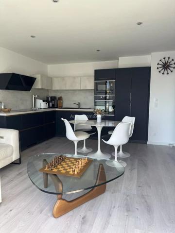 Vente                                                      Appartement
                        
                     3 pièces                      55 m2                     à Caen