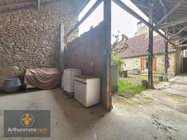 Vente                                                      Maison
                        
                     3 pièces                      72 m2                     à Le Bugue