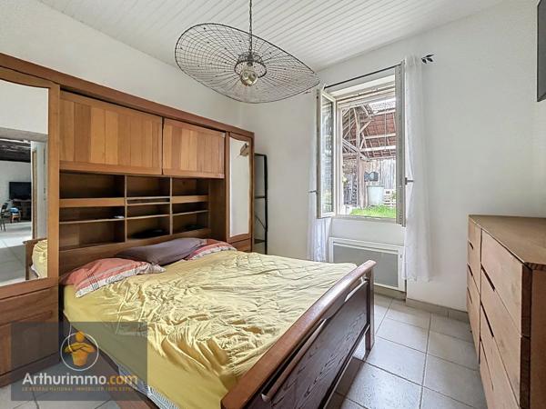 Vente                                                      Maison
                        
                     3 pièces                      72 m2                     à Le Bugue