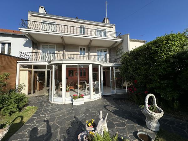 Maison quartier Zola à Nantes d'environ 176m² , avec grand jardin arboré. Fort potentiel d'évolution!