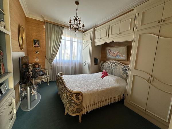 Maison quartier Zola à Nantes d'environ 176m² , avec grand jardin arboré. Fort potentiel d'évolution!