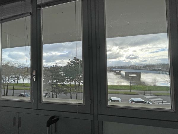 Bureaux à louer à Nantes avec vue Loire et parking couvert