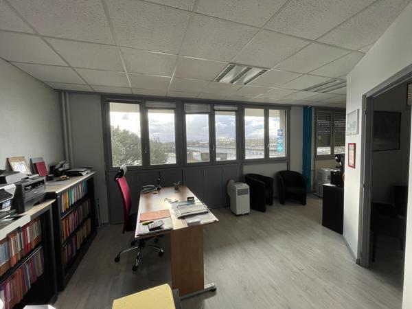 Bureaux à louer à Nantes avec vue Loire et parking couvert