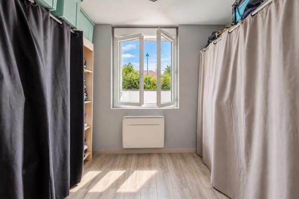 Maison à vendre 4 pièces MANTES LA JOLIE (78)Maison plein pied 65m²-2 chambres-garage-piscine-terrain 486m²
