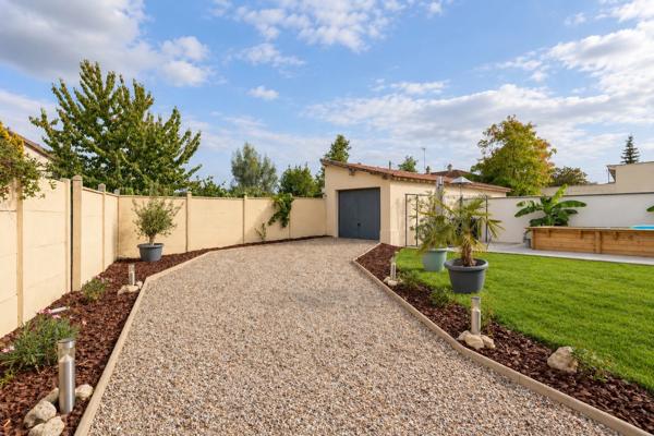 Maison à vendre 4 pièces MANTES LA JOLIE (78)Maison plein pied 65m²-2 chambres-garage-piscine-terrain 486m²