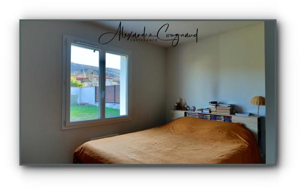 A vendre maison de plain-pied RT2012 de 84 m² avec 3 chambres, jardin et carport