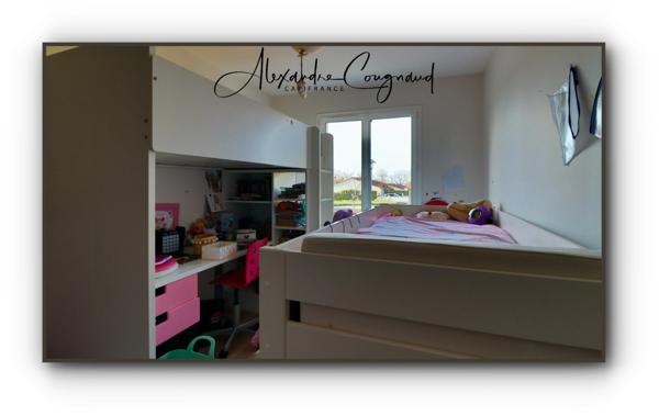 A vendre maison de plain-pied RT2012 de 84 m² avec 3 chambres, jardin et carport