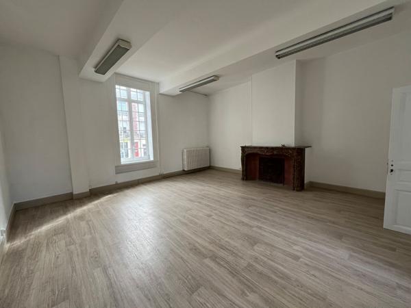 BUREAUX DE STANDING À LOUER - 80 M2 - SAINT-QUENTIN.